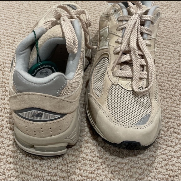 New Balance 2002r - worn a few times in good condition - Picture 2 of 4
